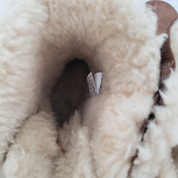 UGG CHESTNUT BAILEY BOW SHEEPSKIN BOOTS, WOMEN US 6 - Picture 8 of 9